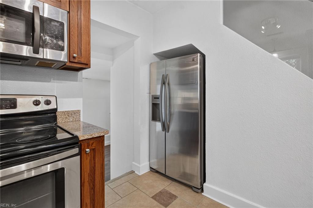 3820 Lenoir CIR