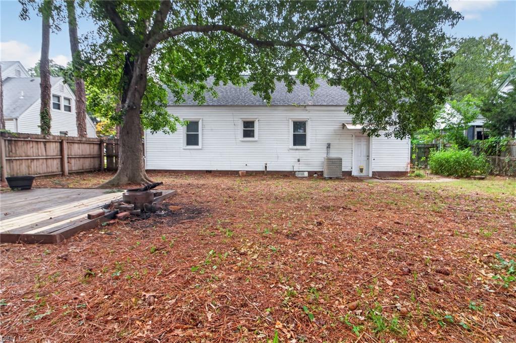 3820 Lenoir CIR