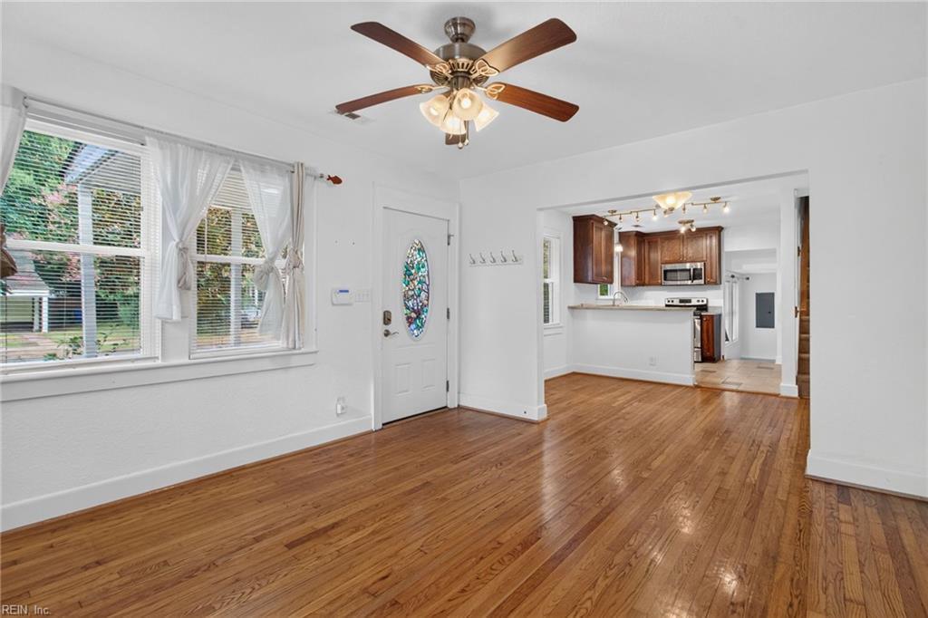 3820 Lenoir CIR