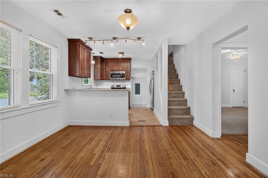 3820 Lenoir CIR