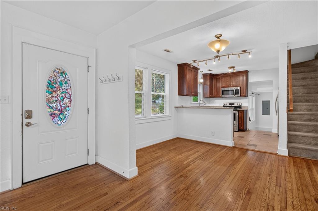 3820 Lenoir CIR