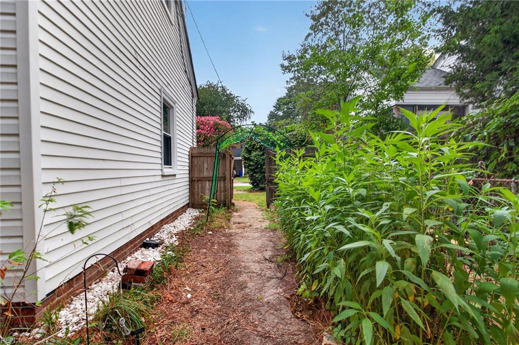 3820 Lenoir CIR