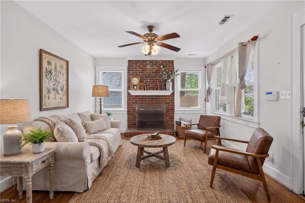 3820 Lenoir CIR