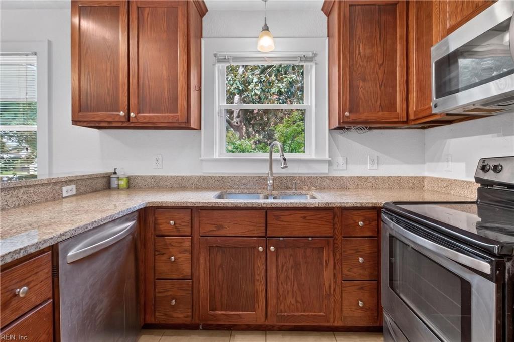 3820 Lenoir CIR