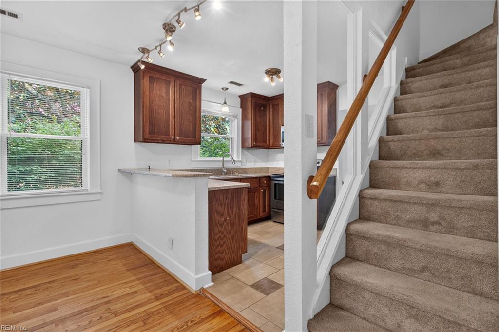3820 Lenoir CIR