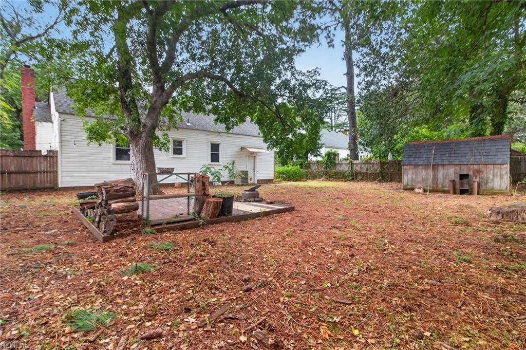 3820 Lenoir CIR