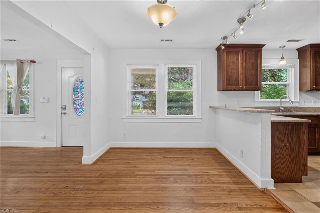3820 Lenoir CIR