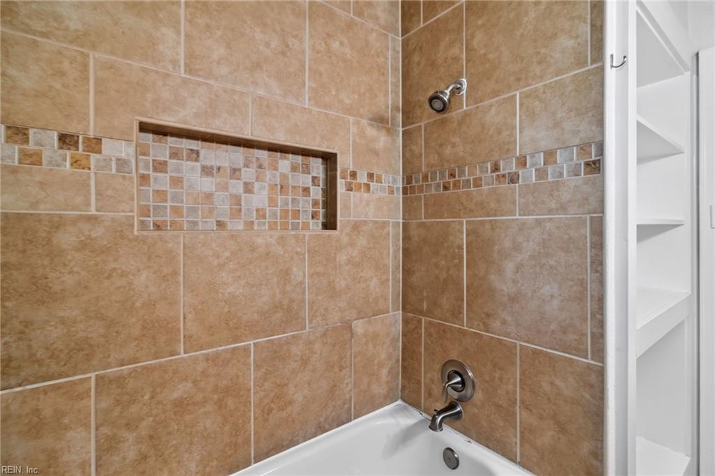 3820 Lenoir CIR