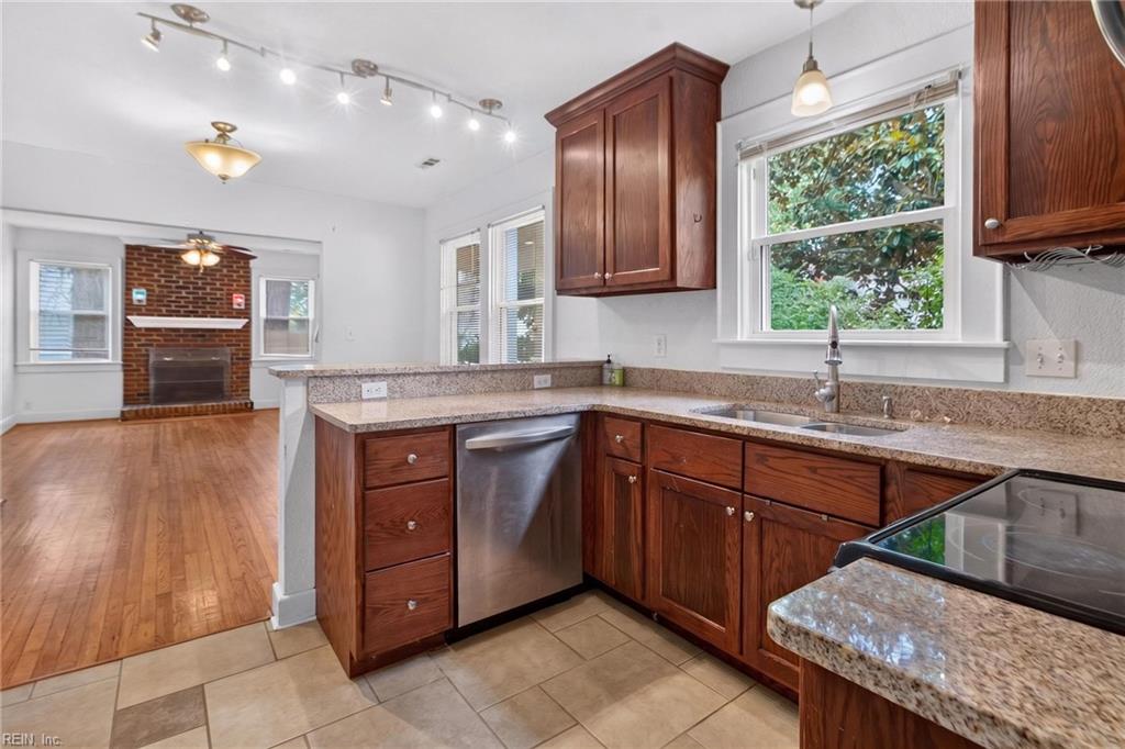 3820 Lenoir CIR