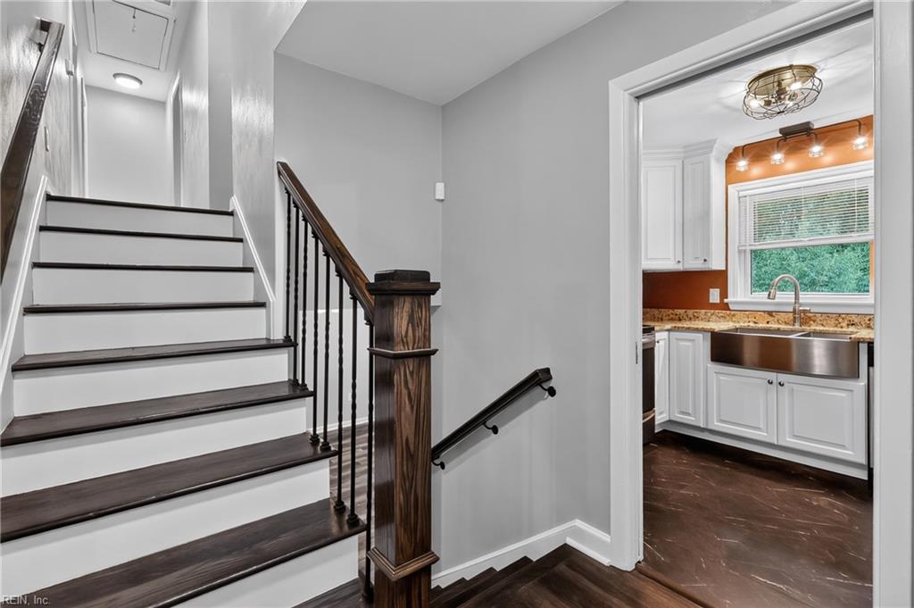 6 Tuckahoe DR