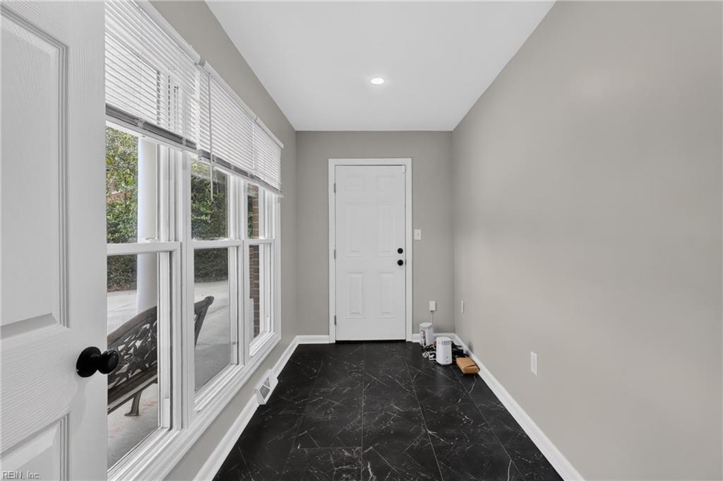 6 Tuckahoe DR