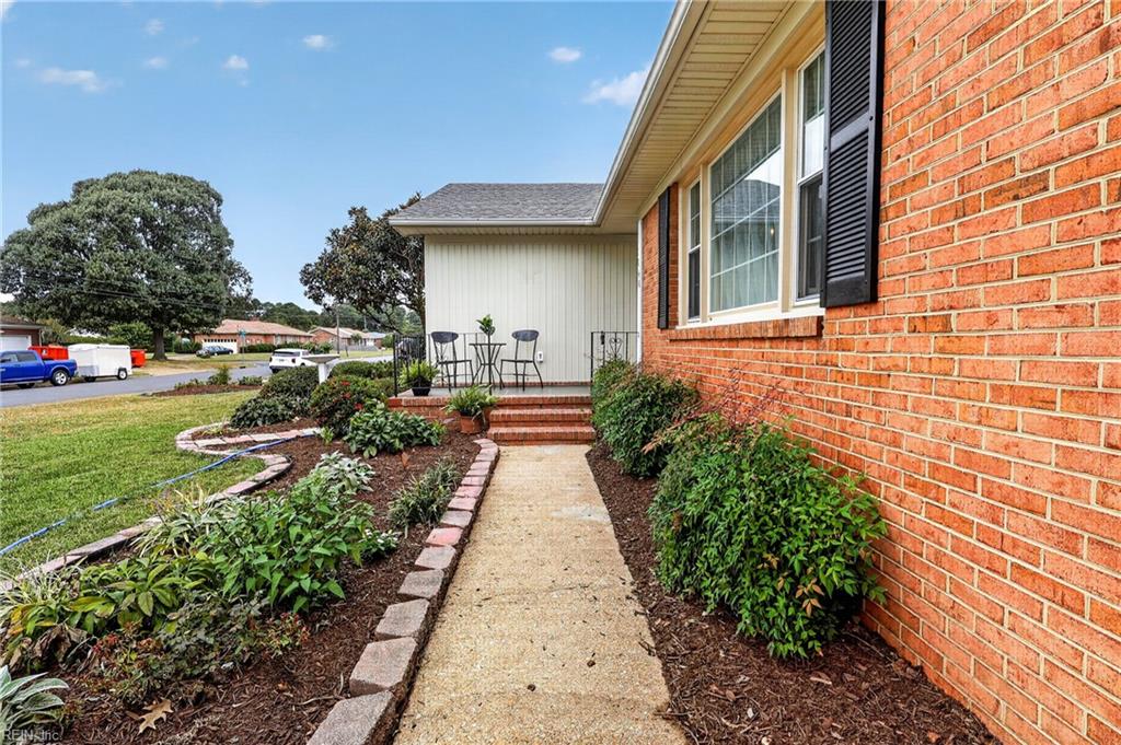 1040 Ewell RD