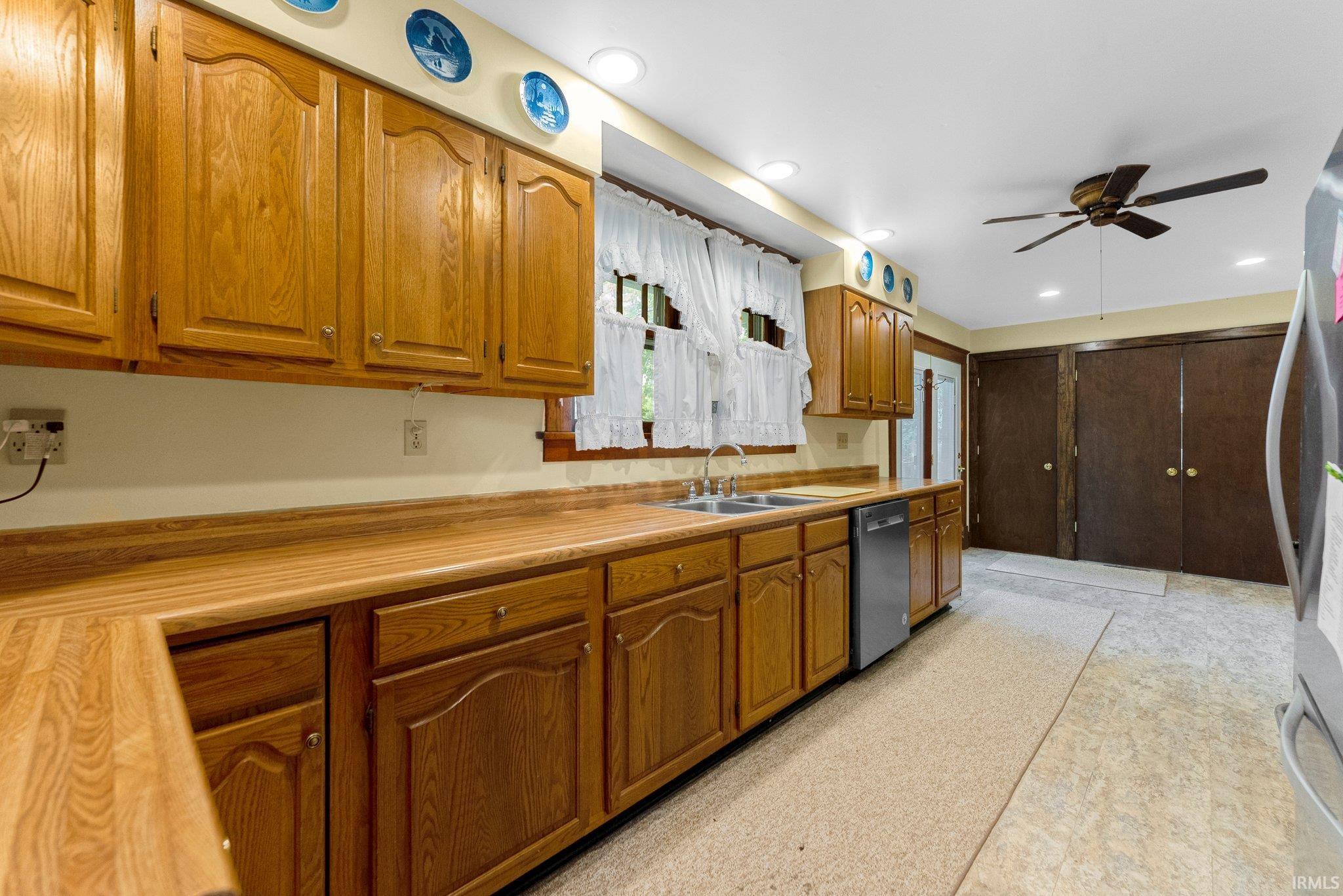 315 W 9th Street
