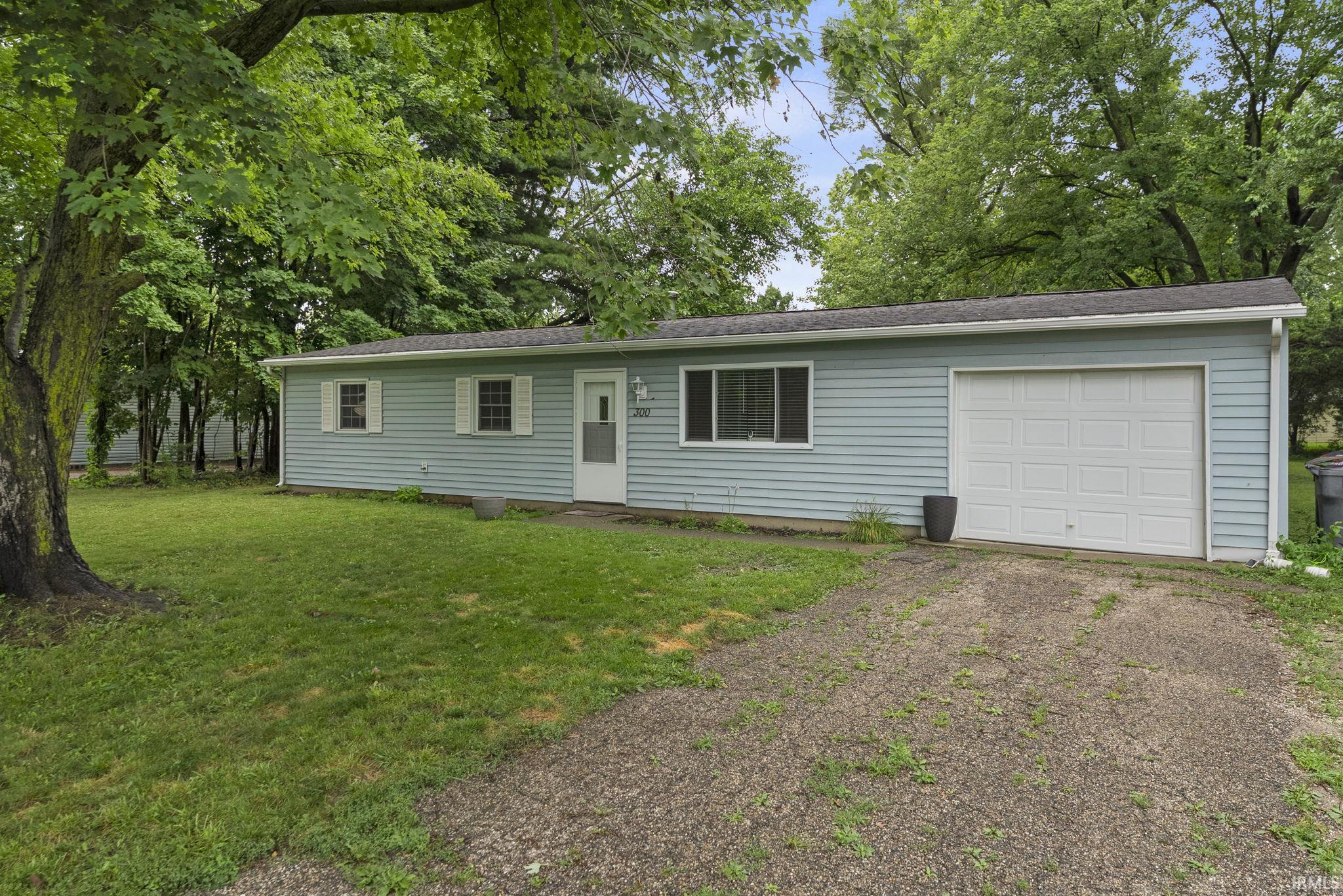 300 E Pickwick Drive