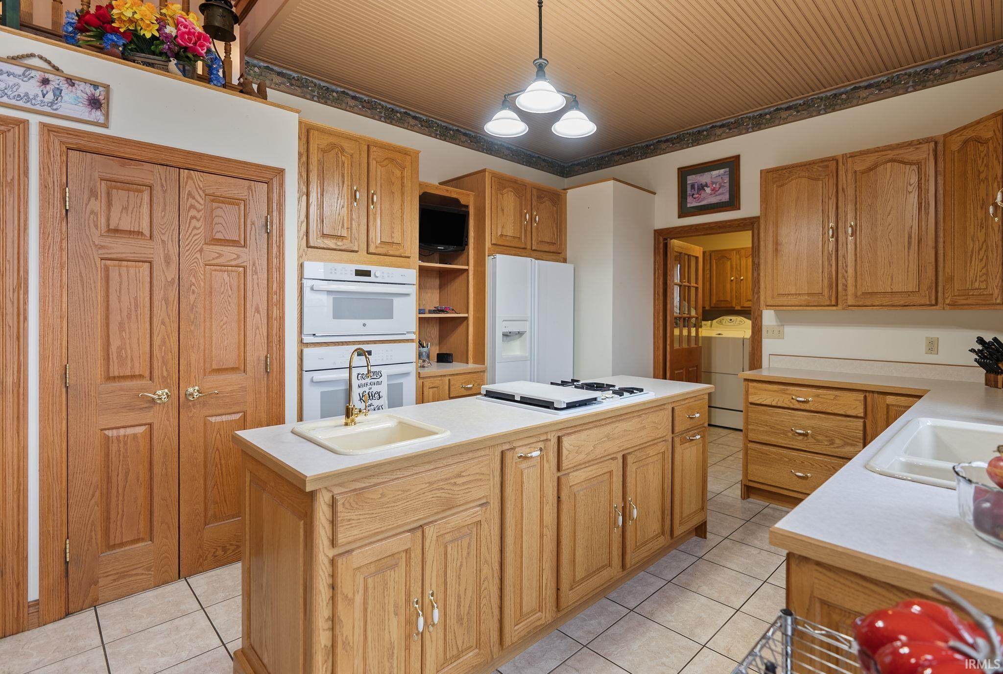 12385 N Camelot Trail