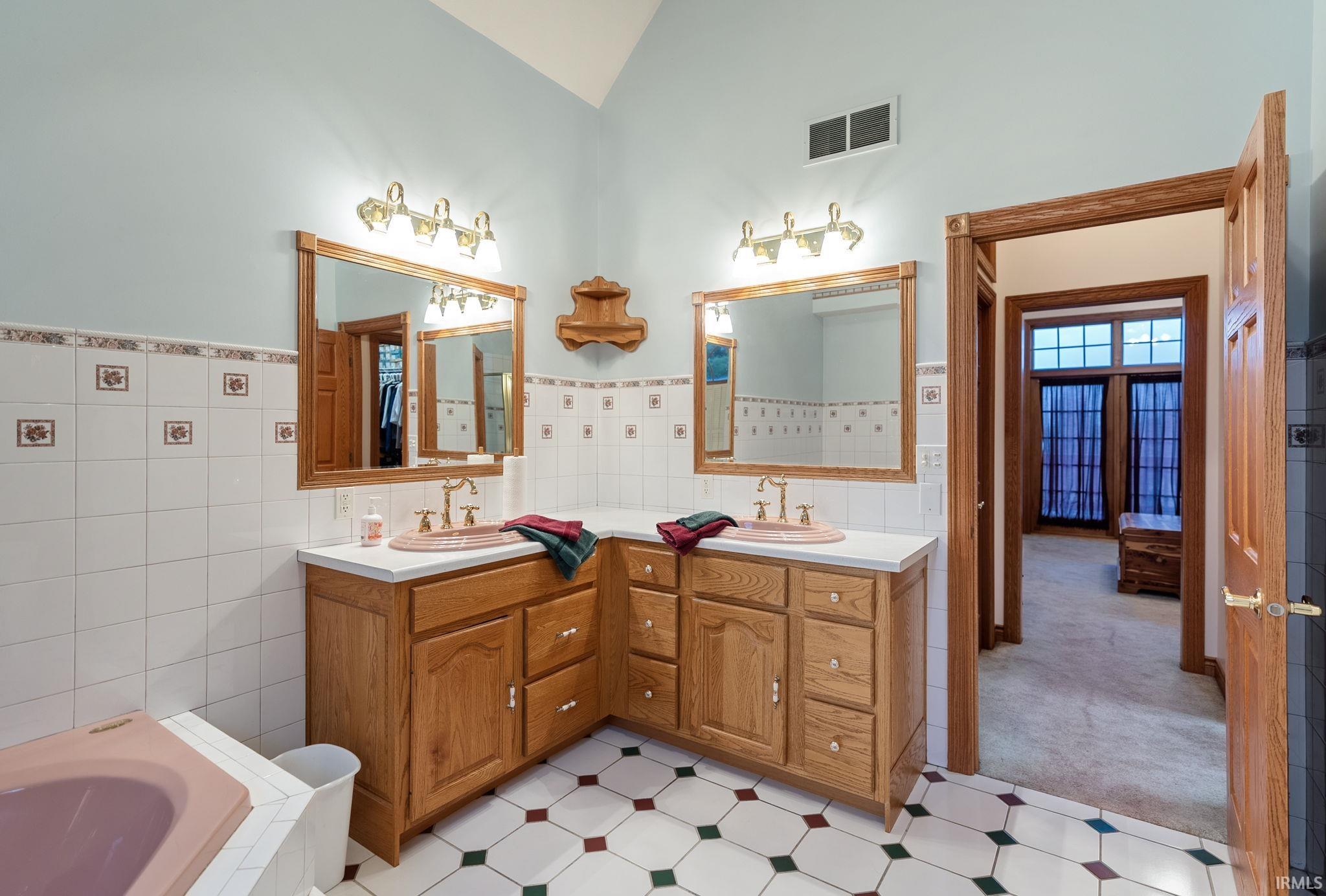 12385 N Camelot Trail