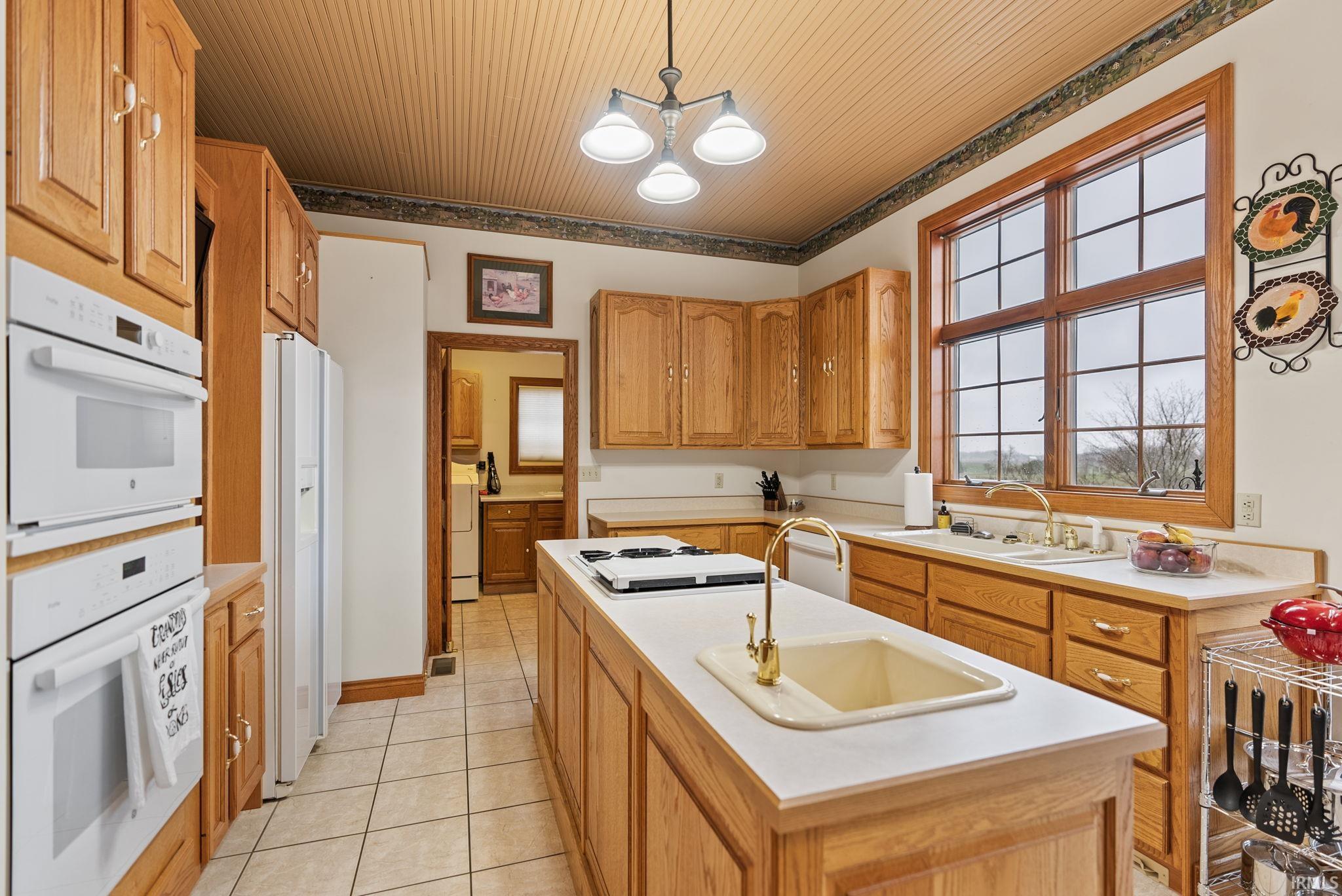 12385 N Camelot Trail