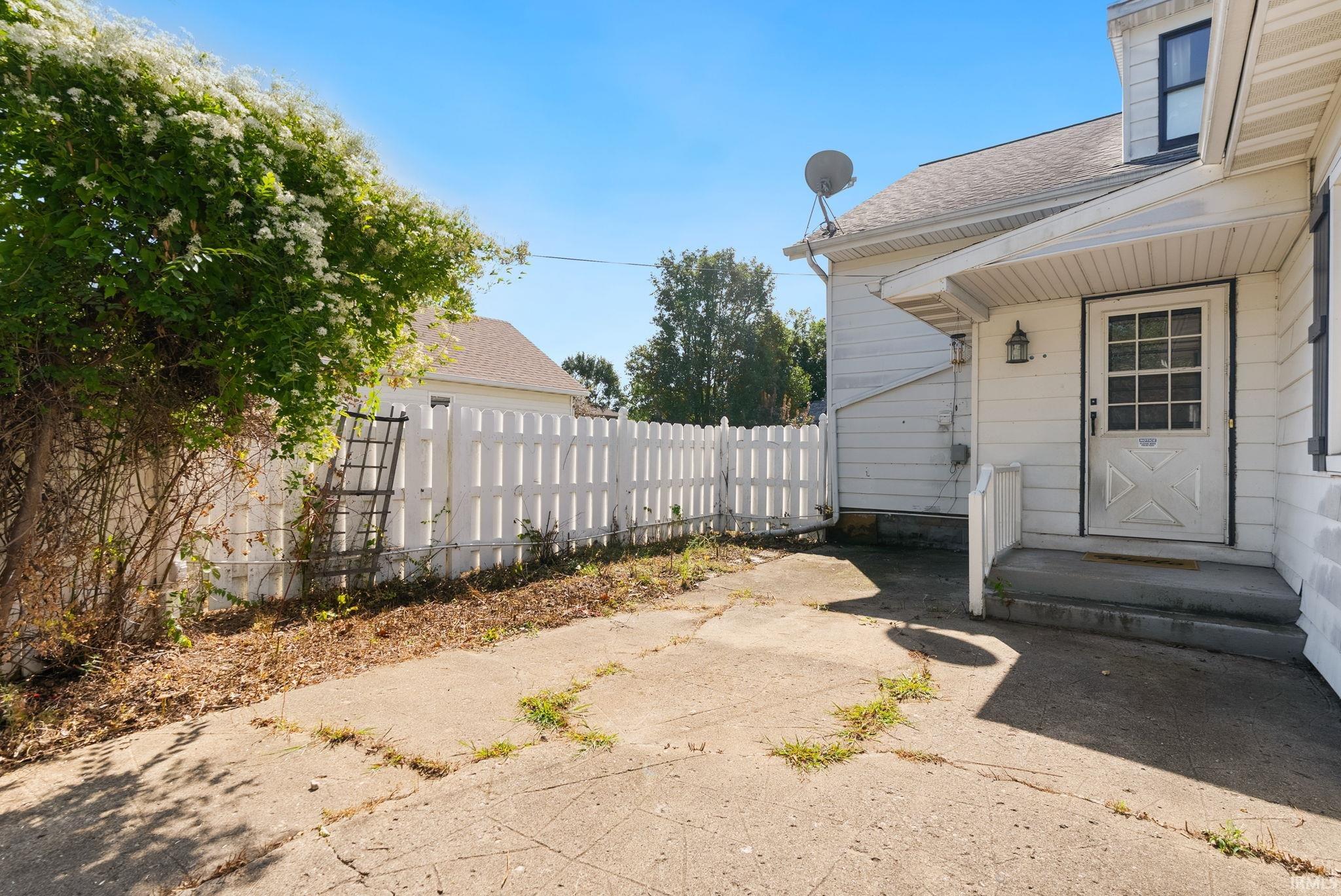 933 E Main Street