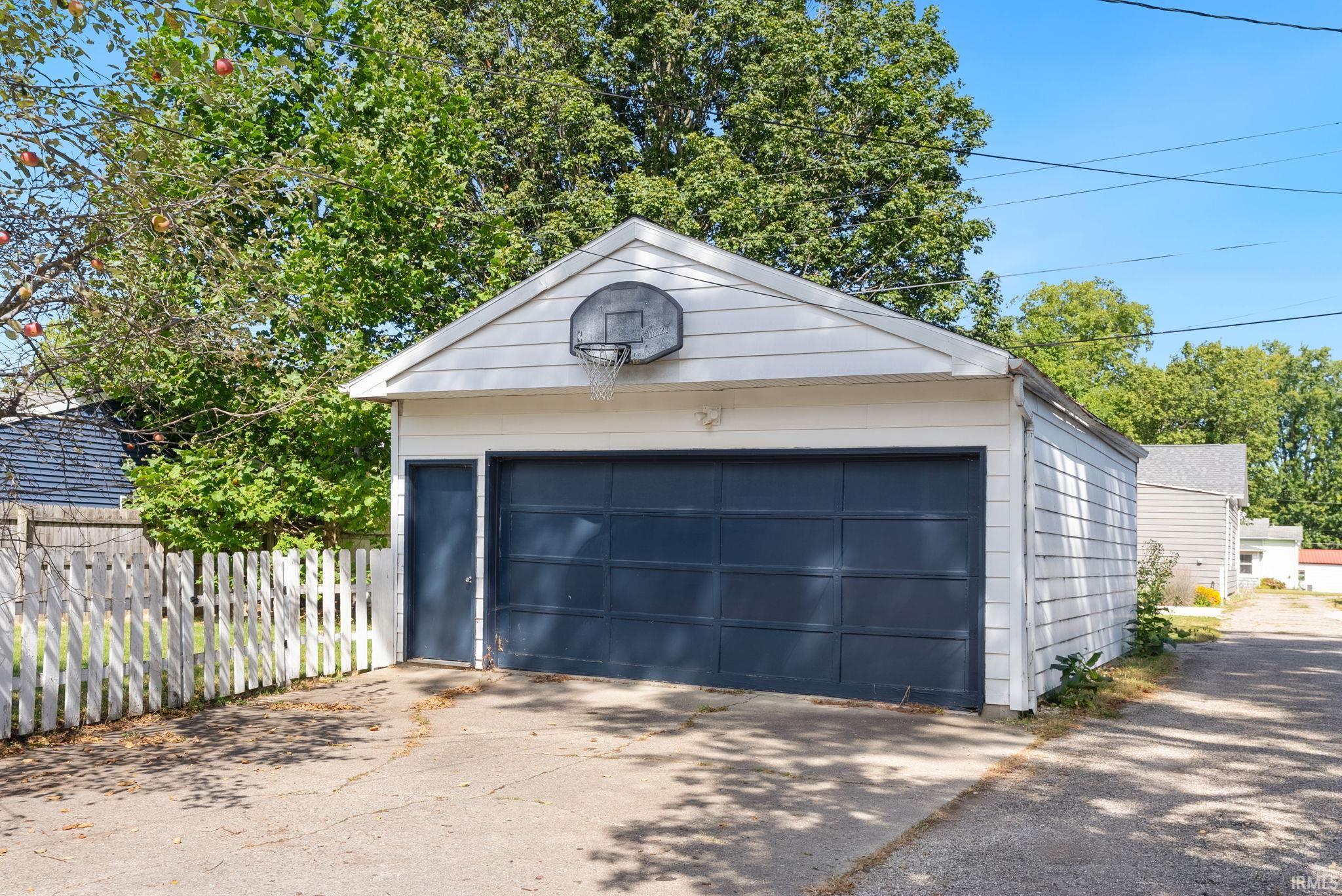 933 E Main Street