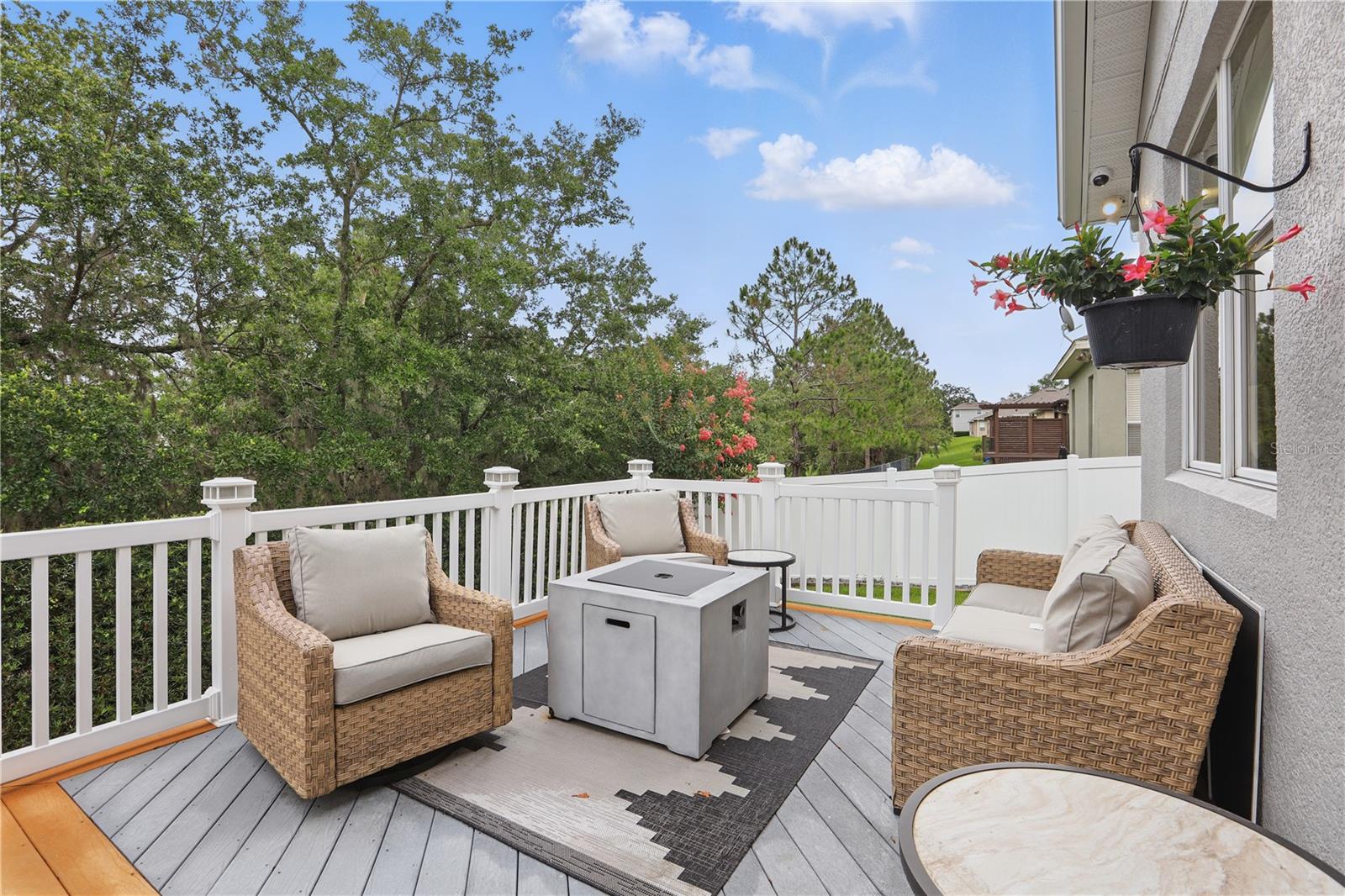 405 COURTLEA PARK DR