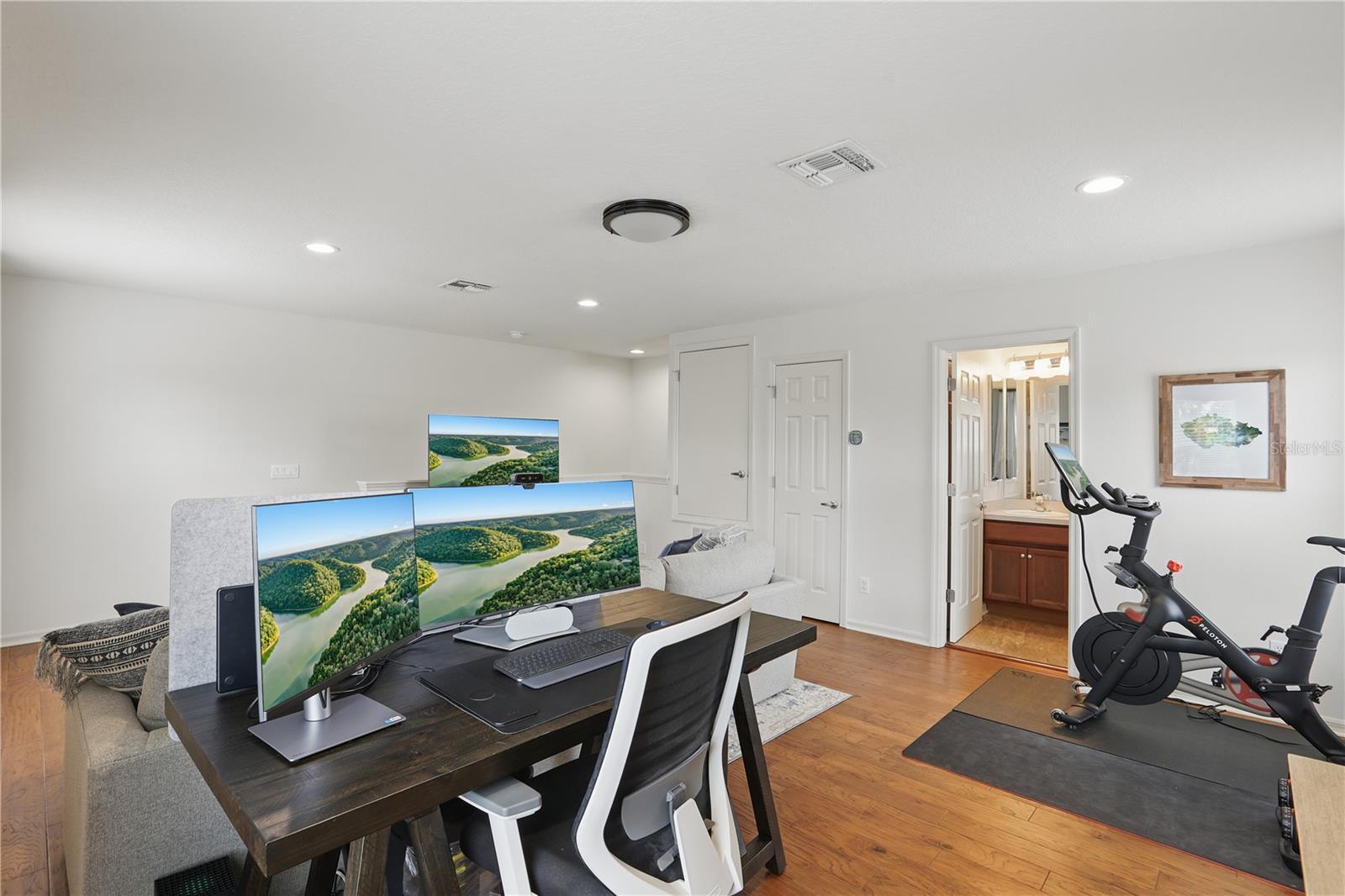 405 COURTLEA PARK DR