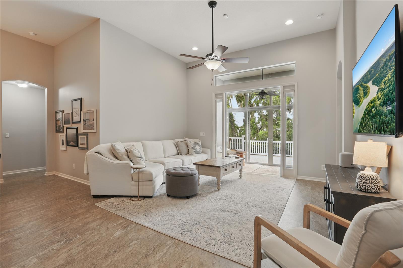 405 COURTLEA PARK DR