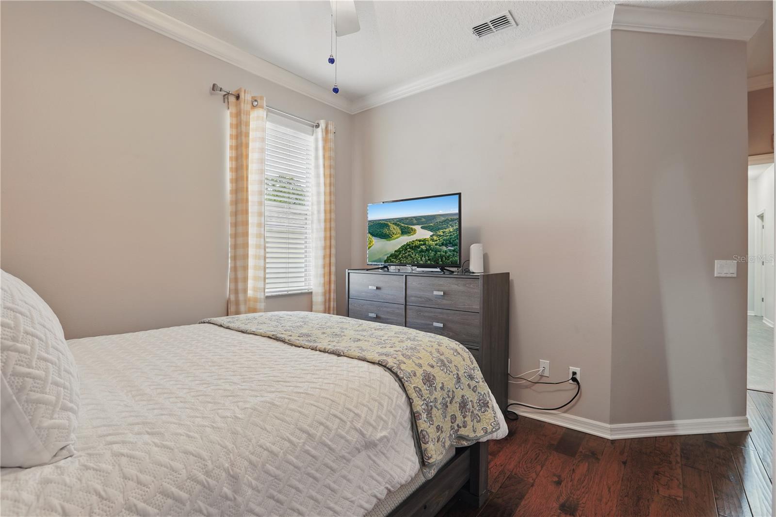 405 COURTLEA PARK DR