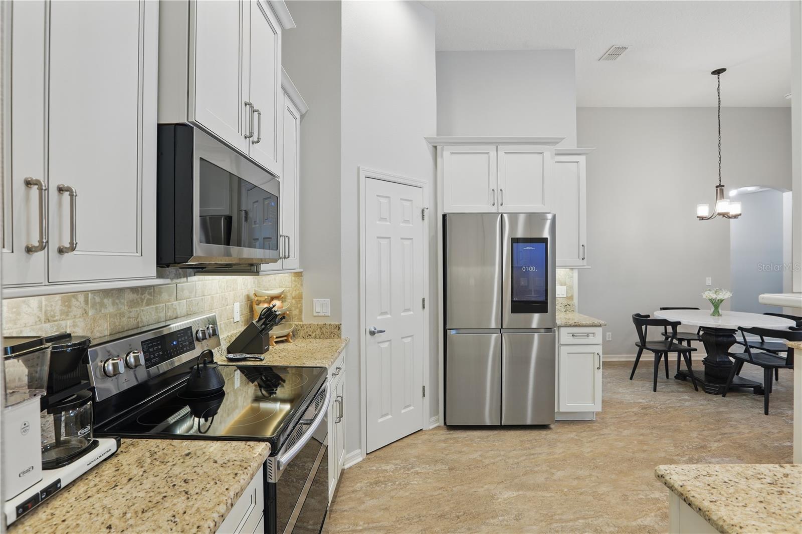 405 COURTLEA PARK DR