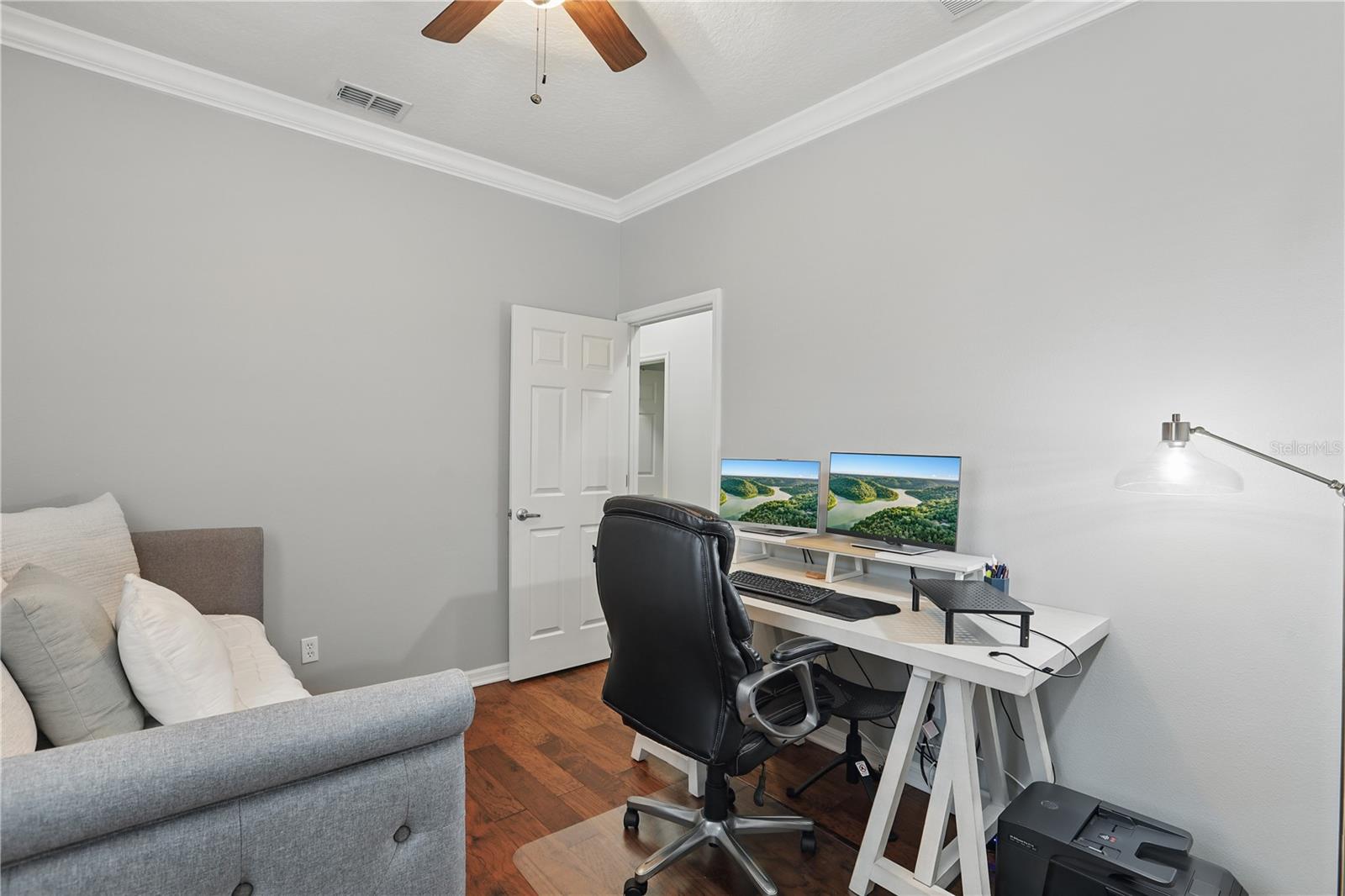 405 COURTLEA PARK DR