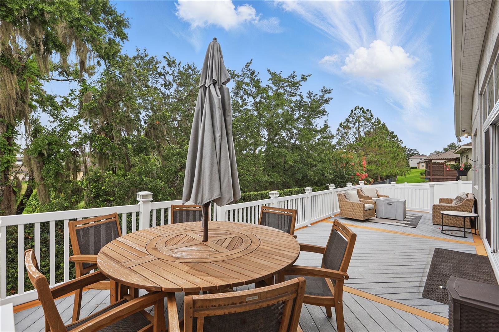 405 COURTLEA PARK DR