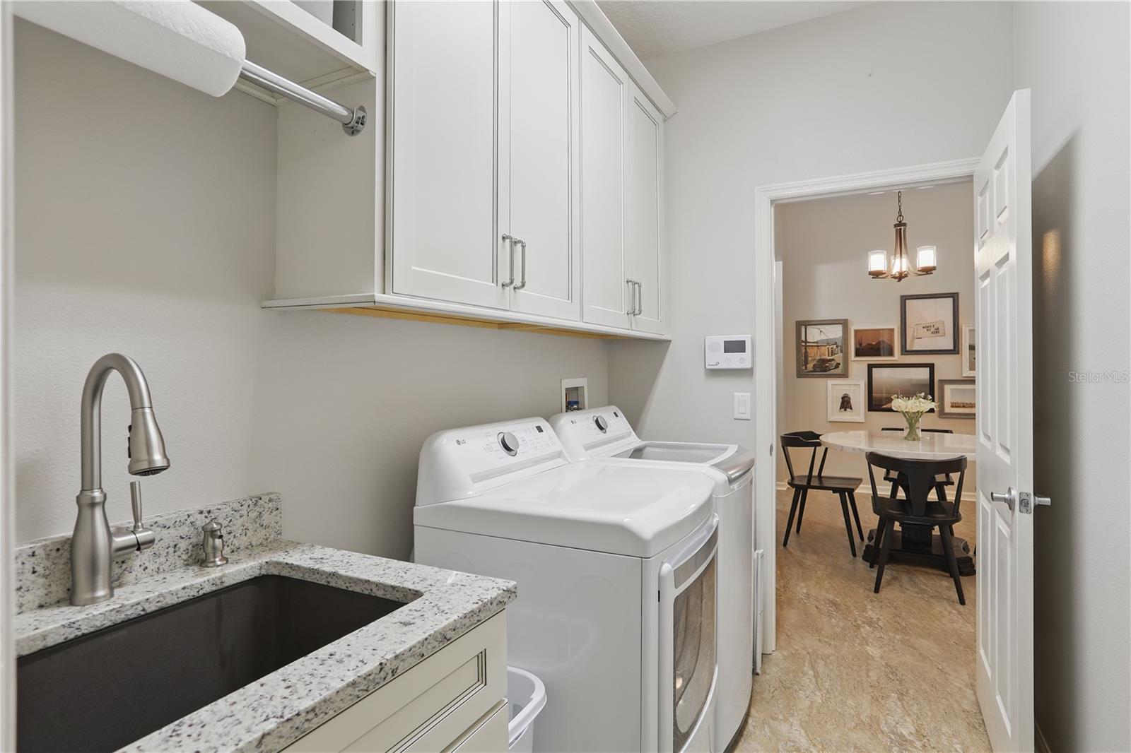 405 COURTLEA PARK DR