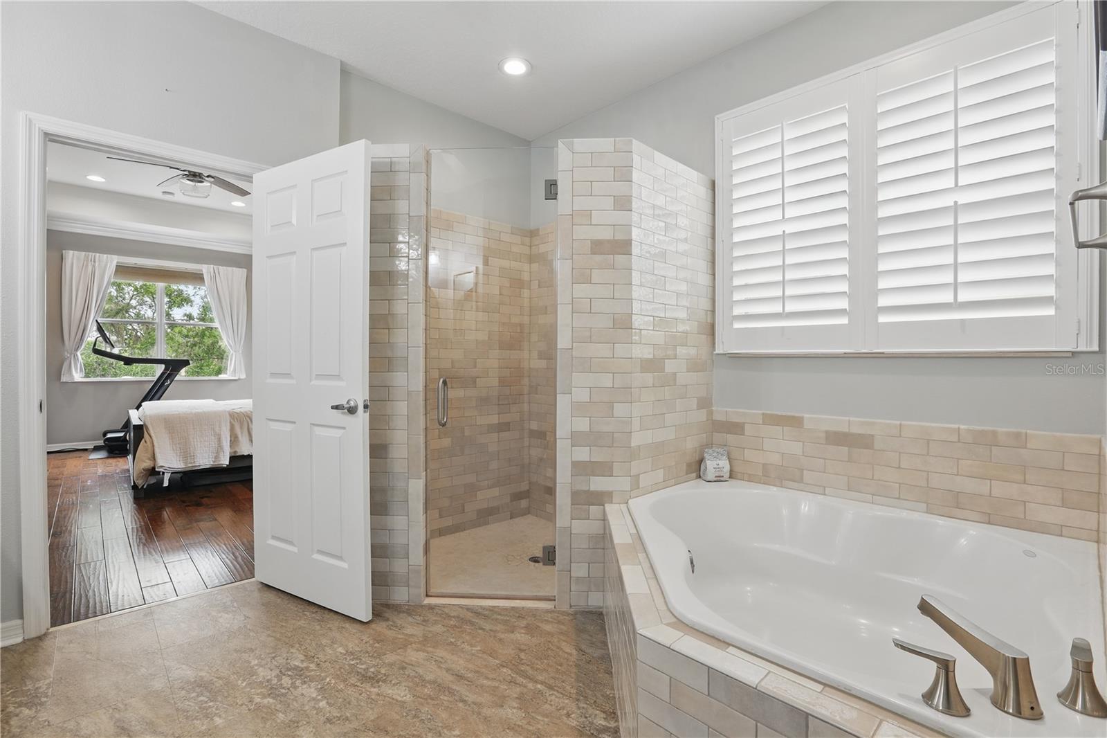 405 COURTLEA PARK DR