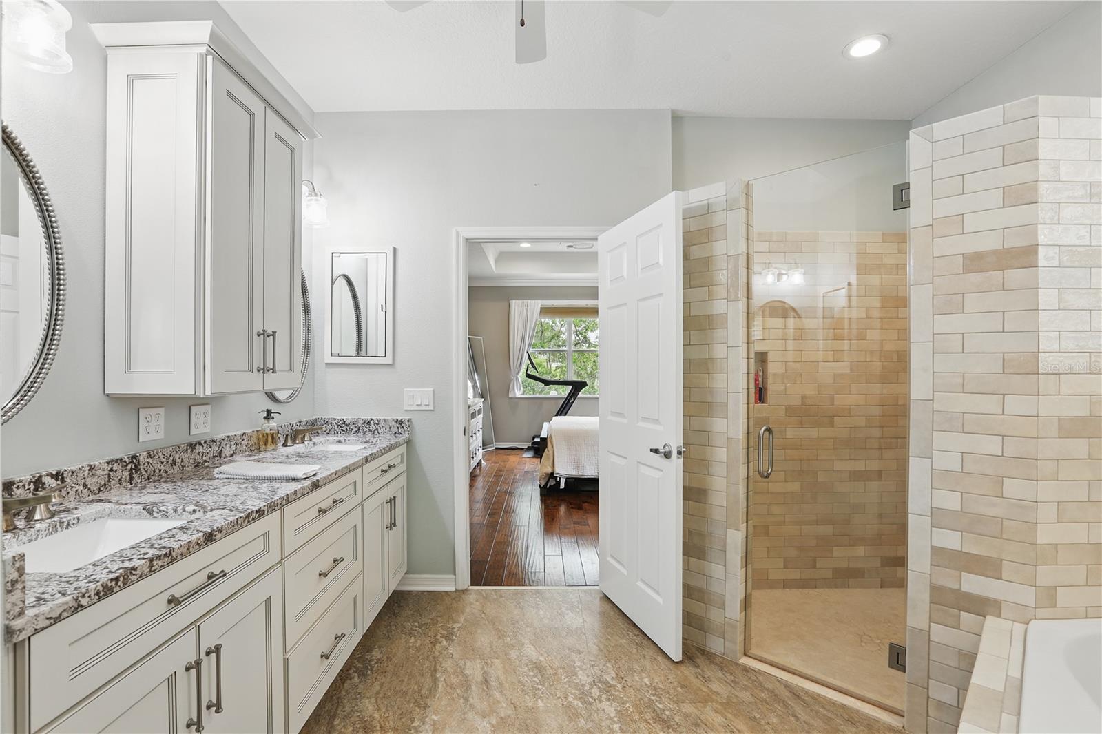 405 COURTLEA PARK DR