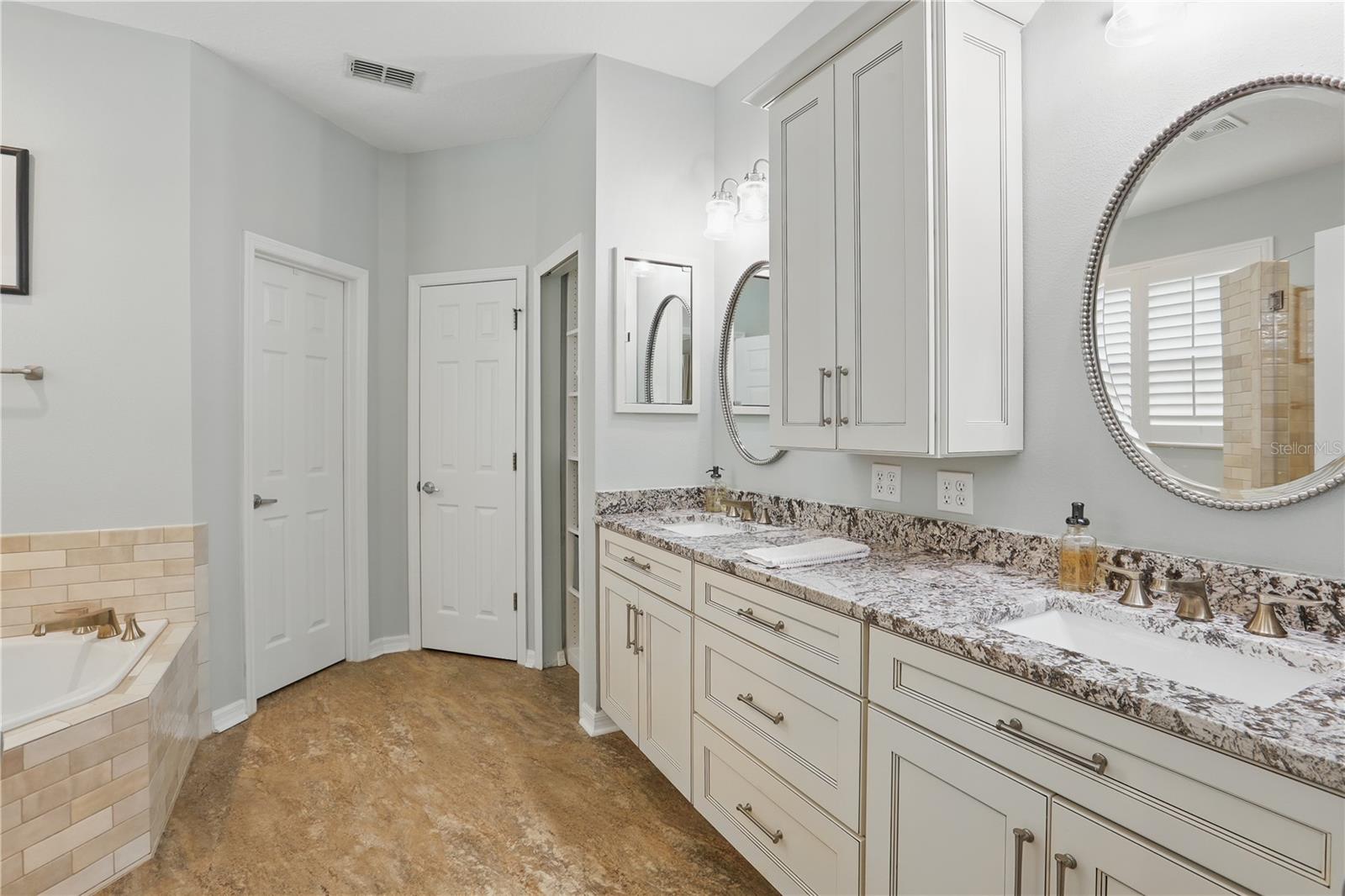 405 COURTLEA PARK DR