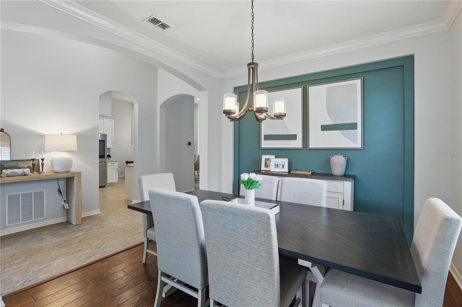 405 COURTLEA PARK DR