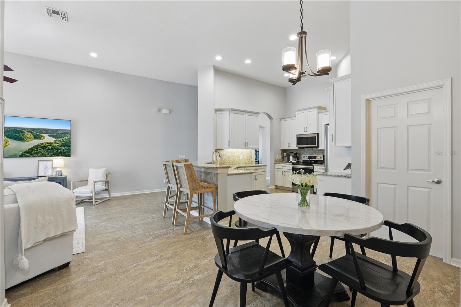 405 COURTLEA PARK DR