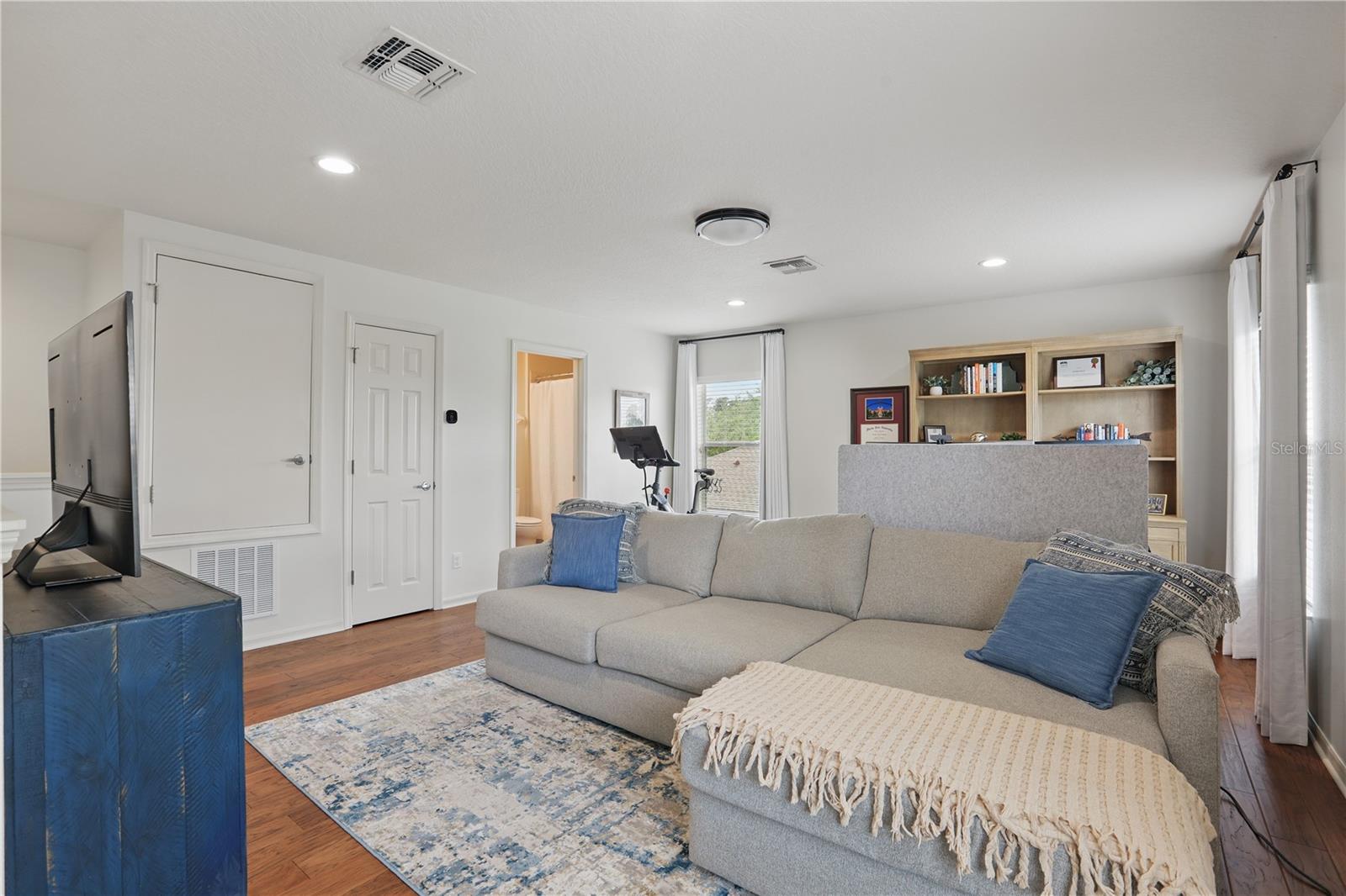 405 COURTLEA PARK DR