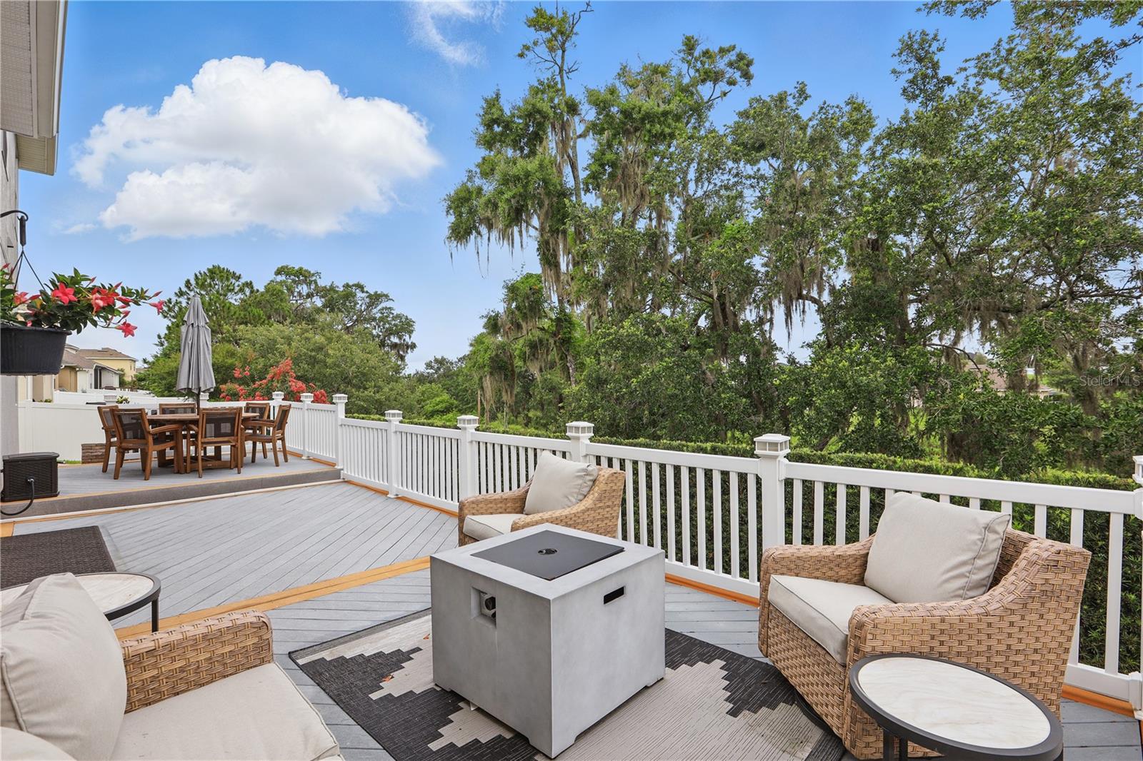 405 COURTLEA PARK DR