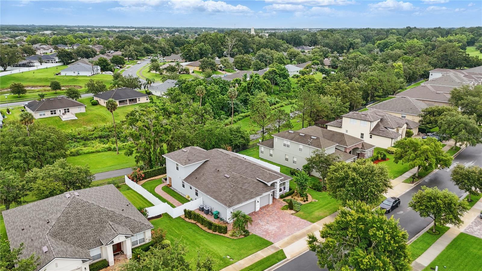 405 COURTLEA PARK DR