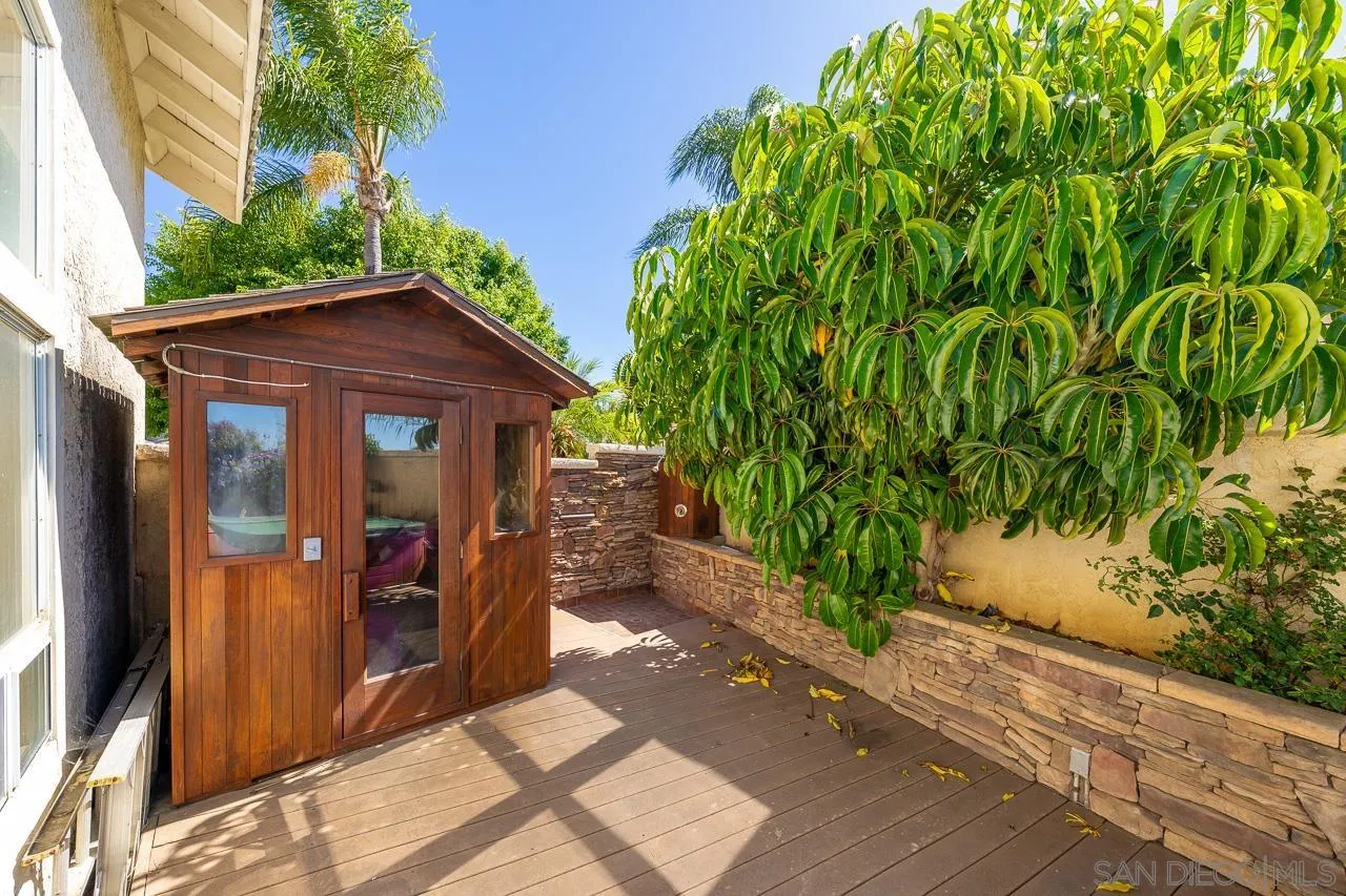 5114 Bella Collina St