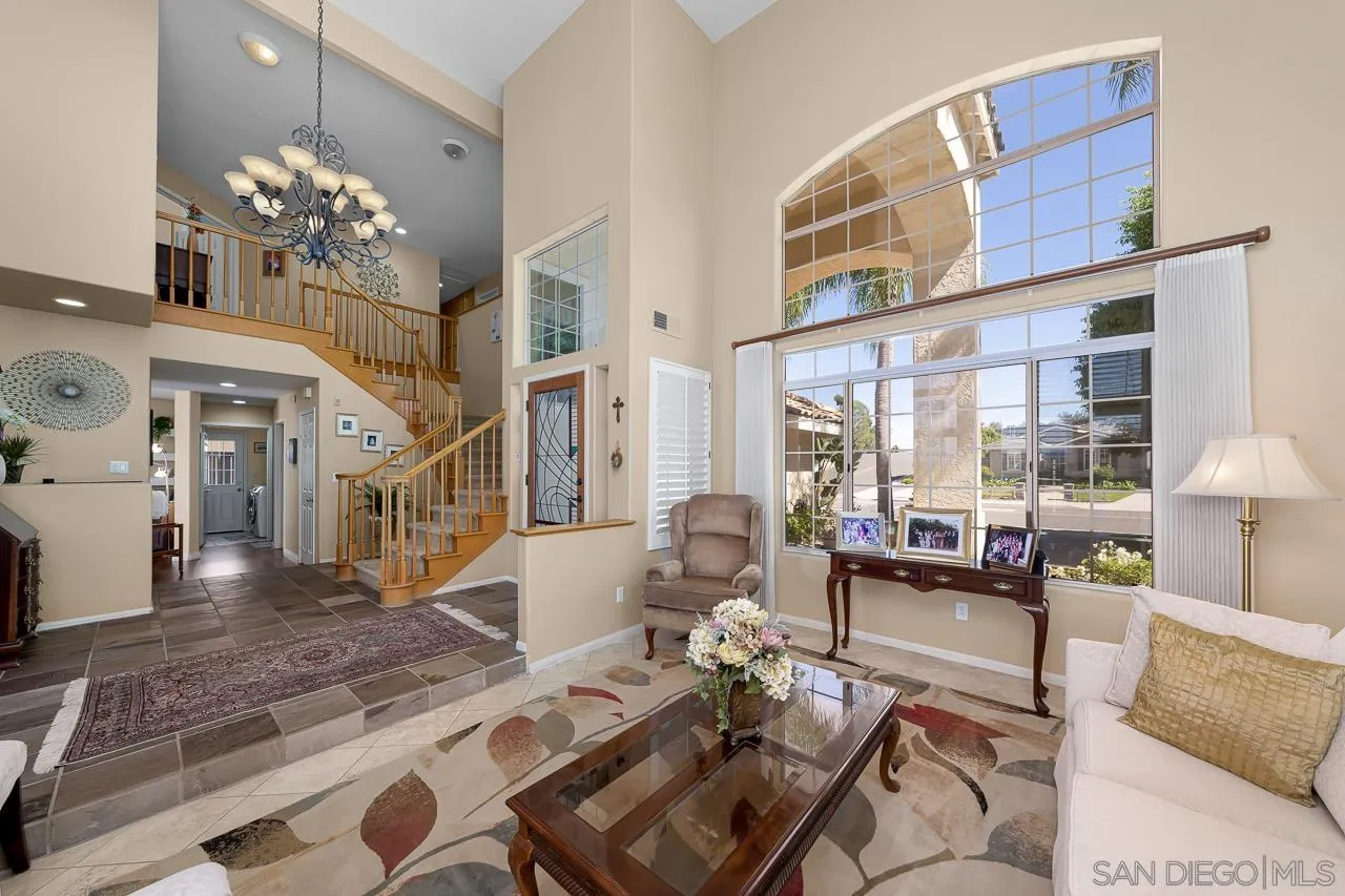 5114 Bella Collina St