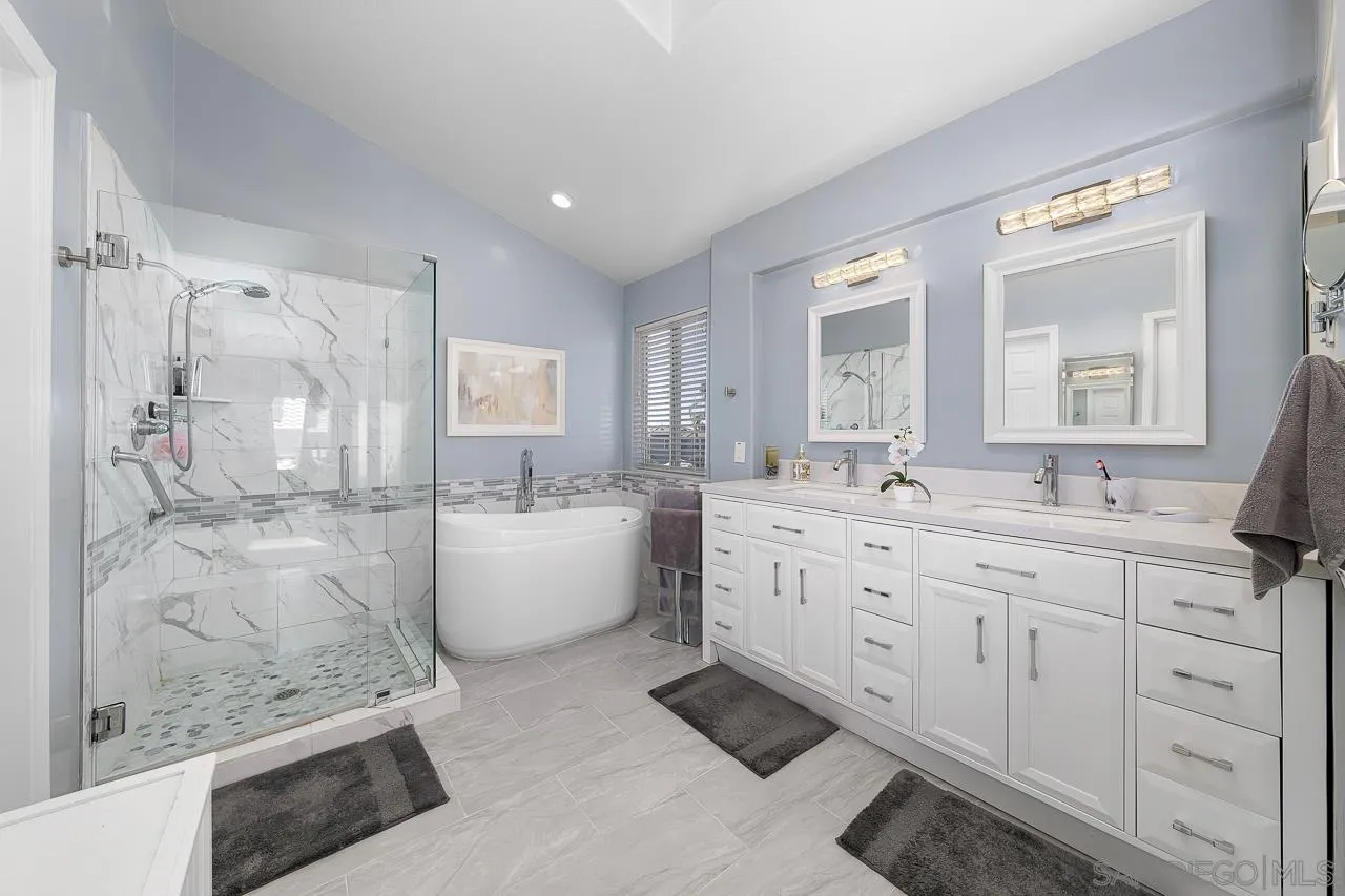 5114 Bella Collina St