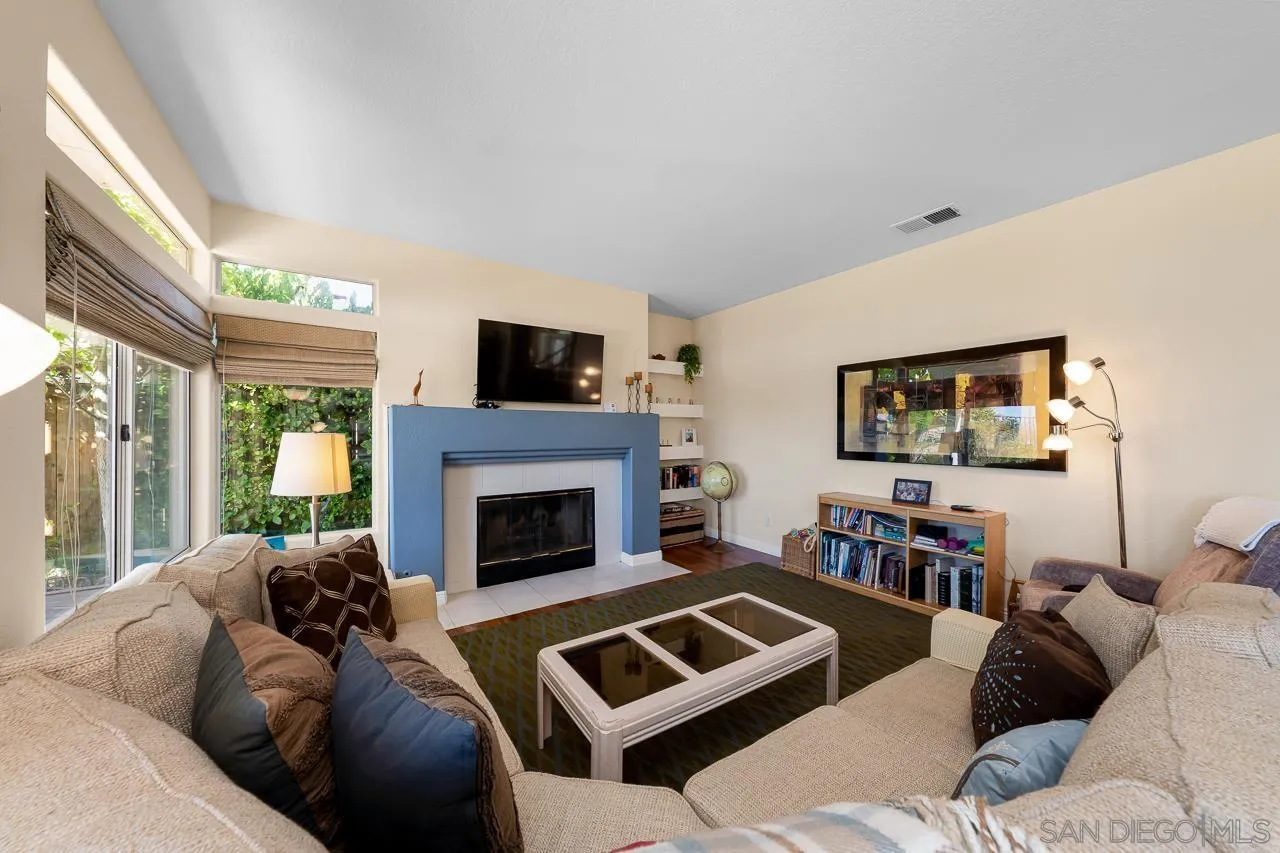 5114 Bella Collina St