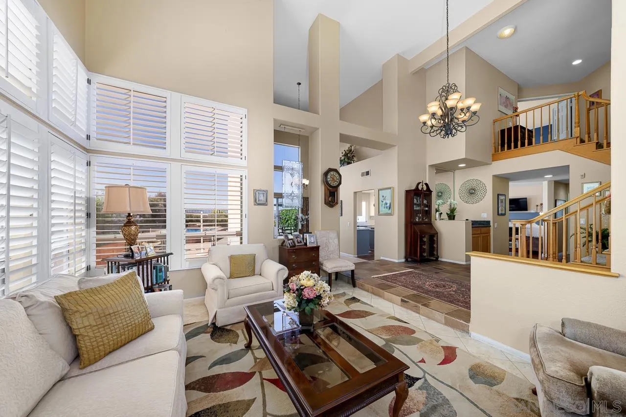 5114 Bella Collina St