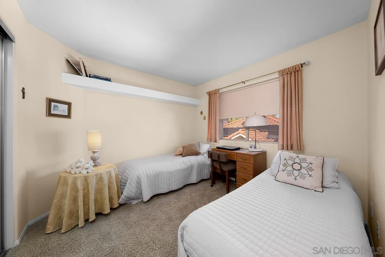 5114 Bella Collina St