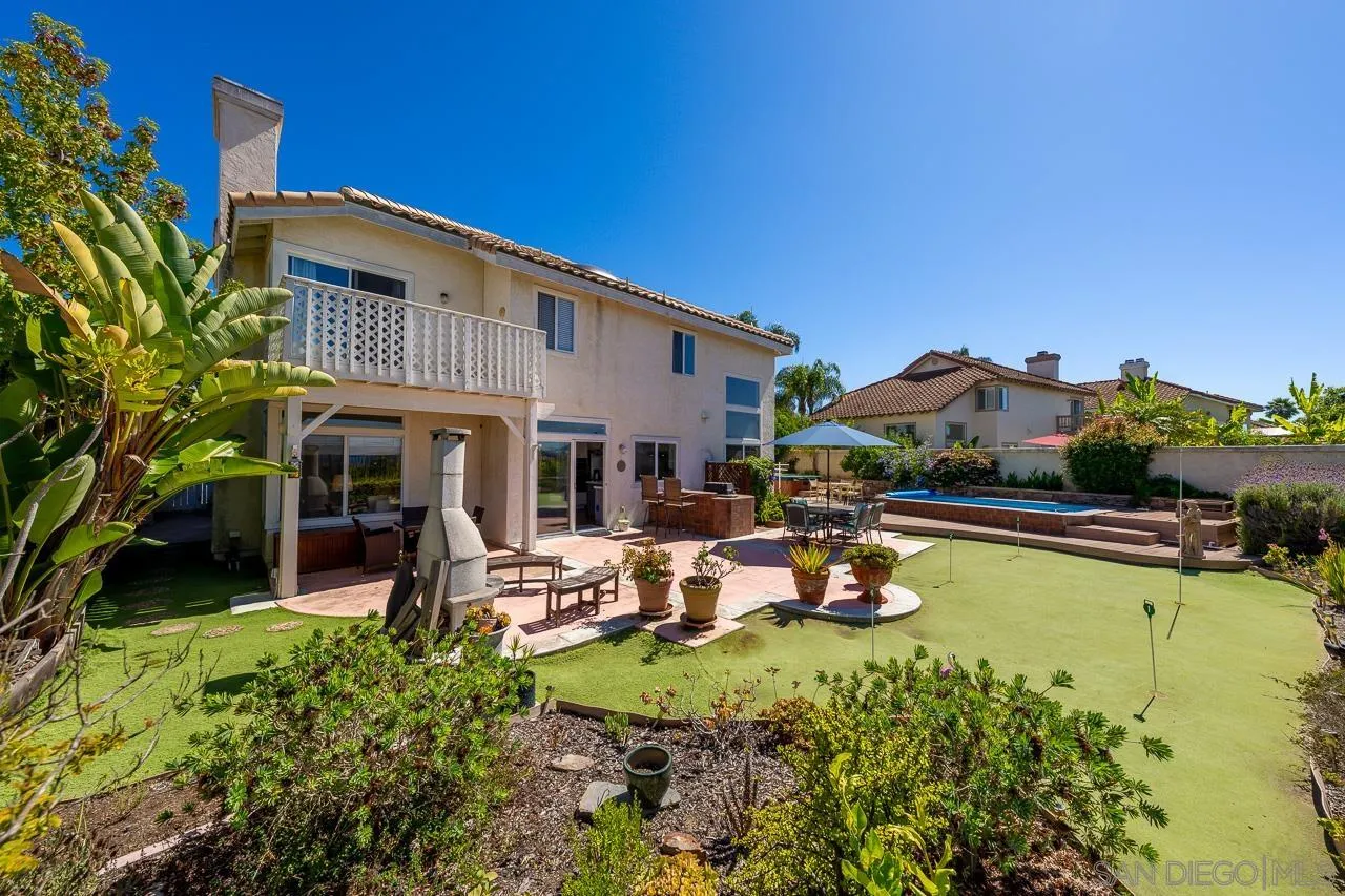 5114 Bella Collina St