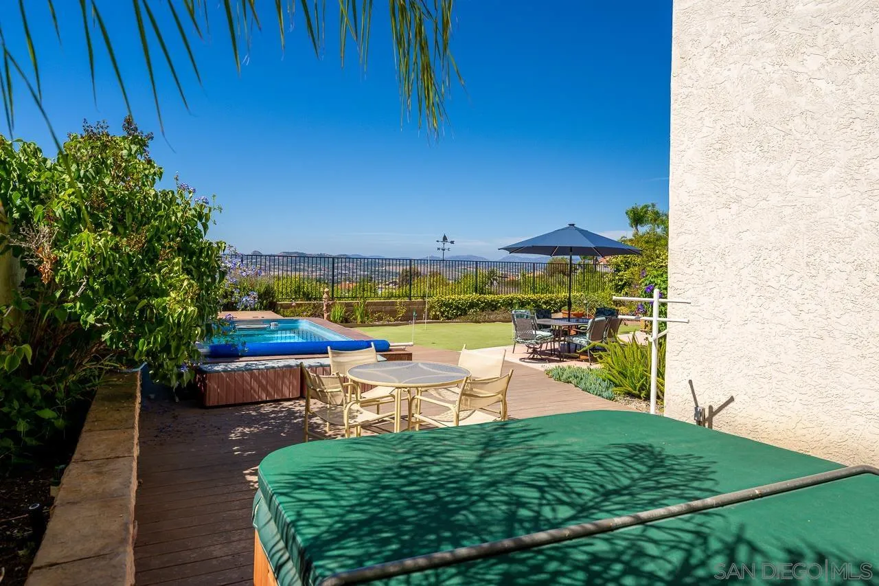 5114 Bella Collina St