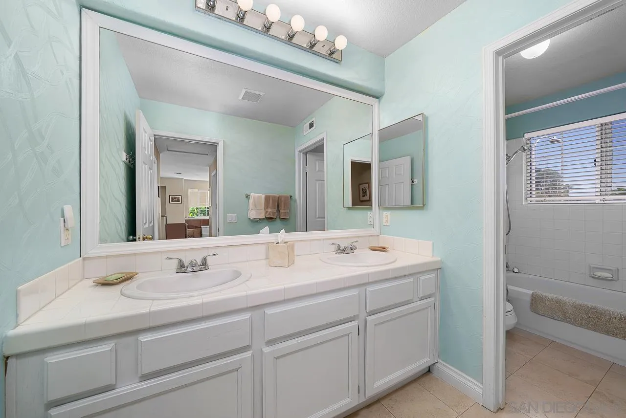 5114 Bella Collina St