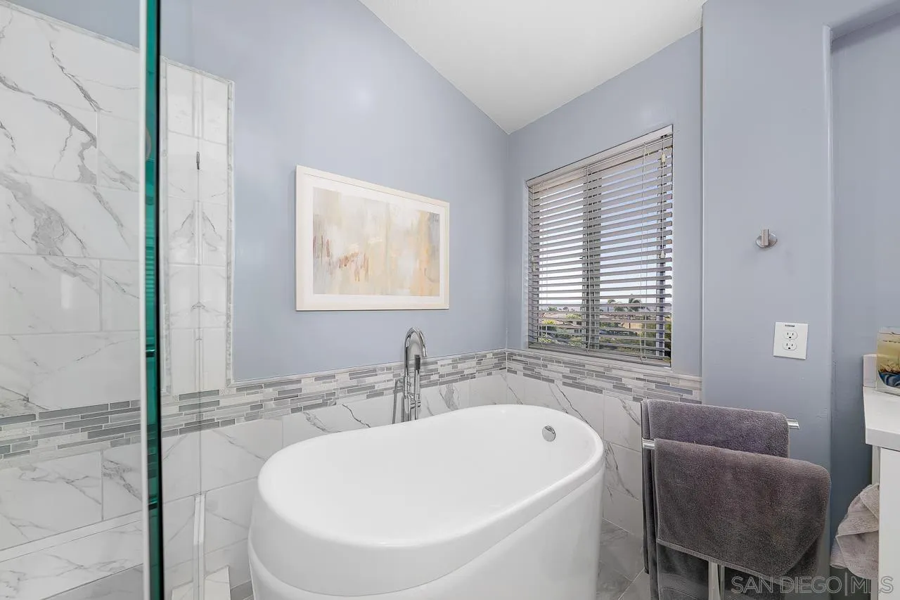 5114 Bella Collina St