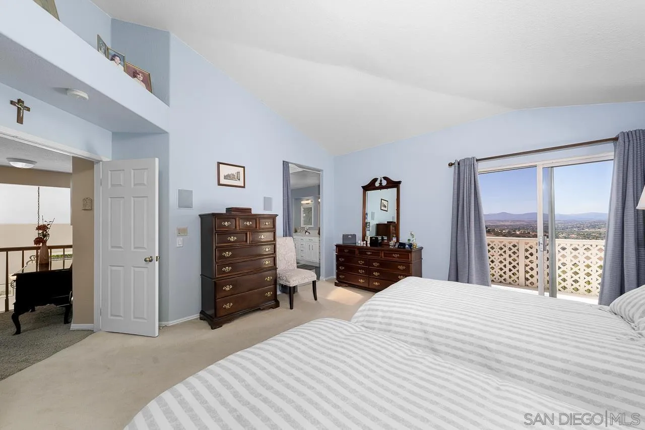 5114 Bella Collina St